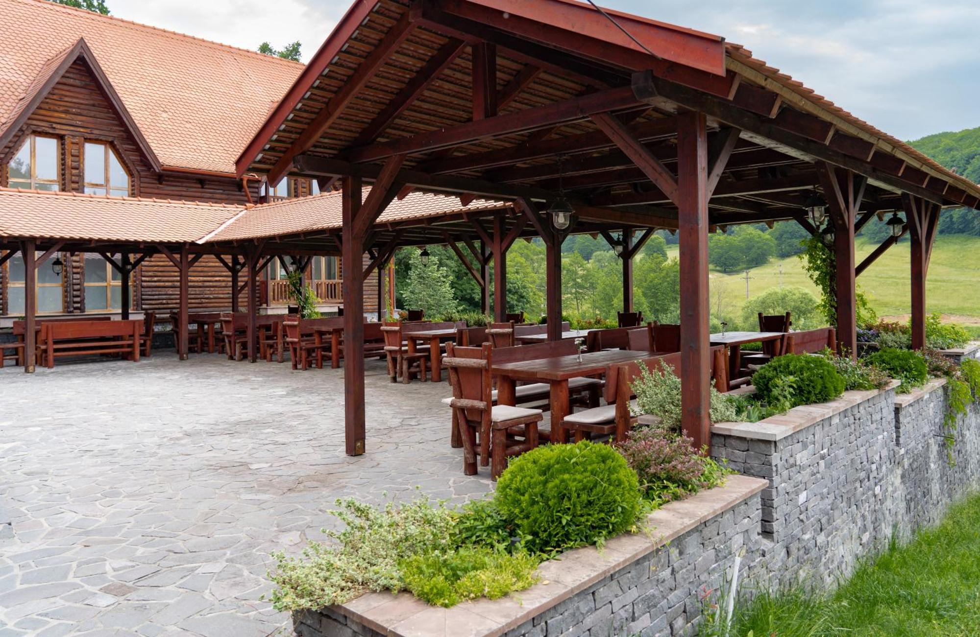 Hotel 5.Evszak Sfântu-Gheorghe Exterior foto